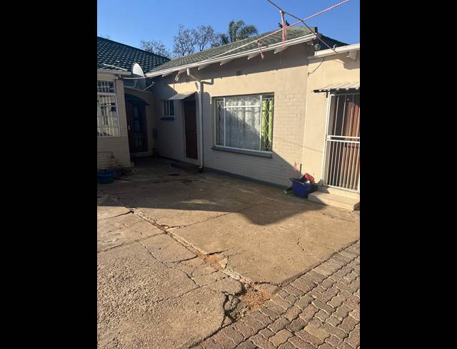 4 BEDROOM HOUSE FOR SALE IN KENSINGTON